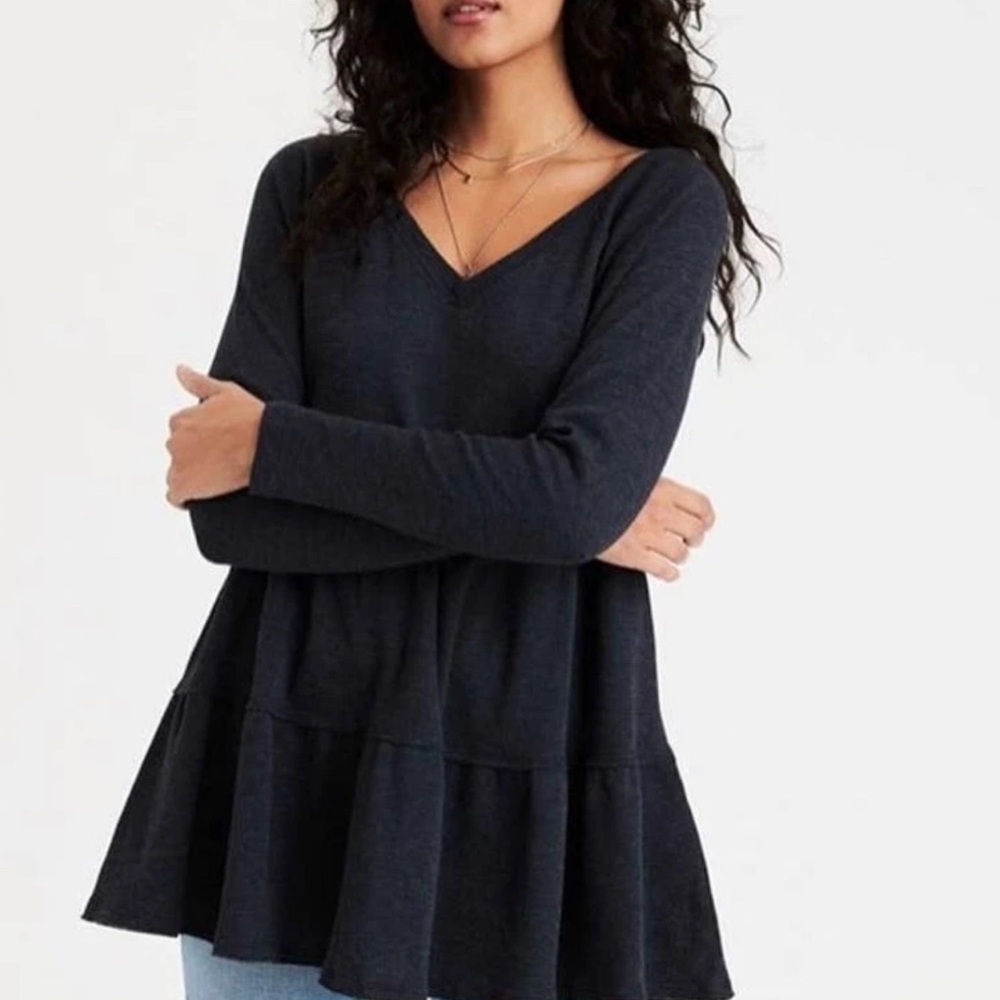 American Eagle Charcoal Gray Tiered Long Sleeve V-Neck Tunic Top, Size Medium